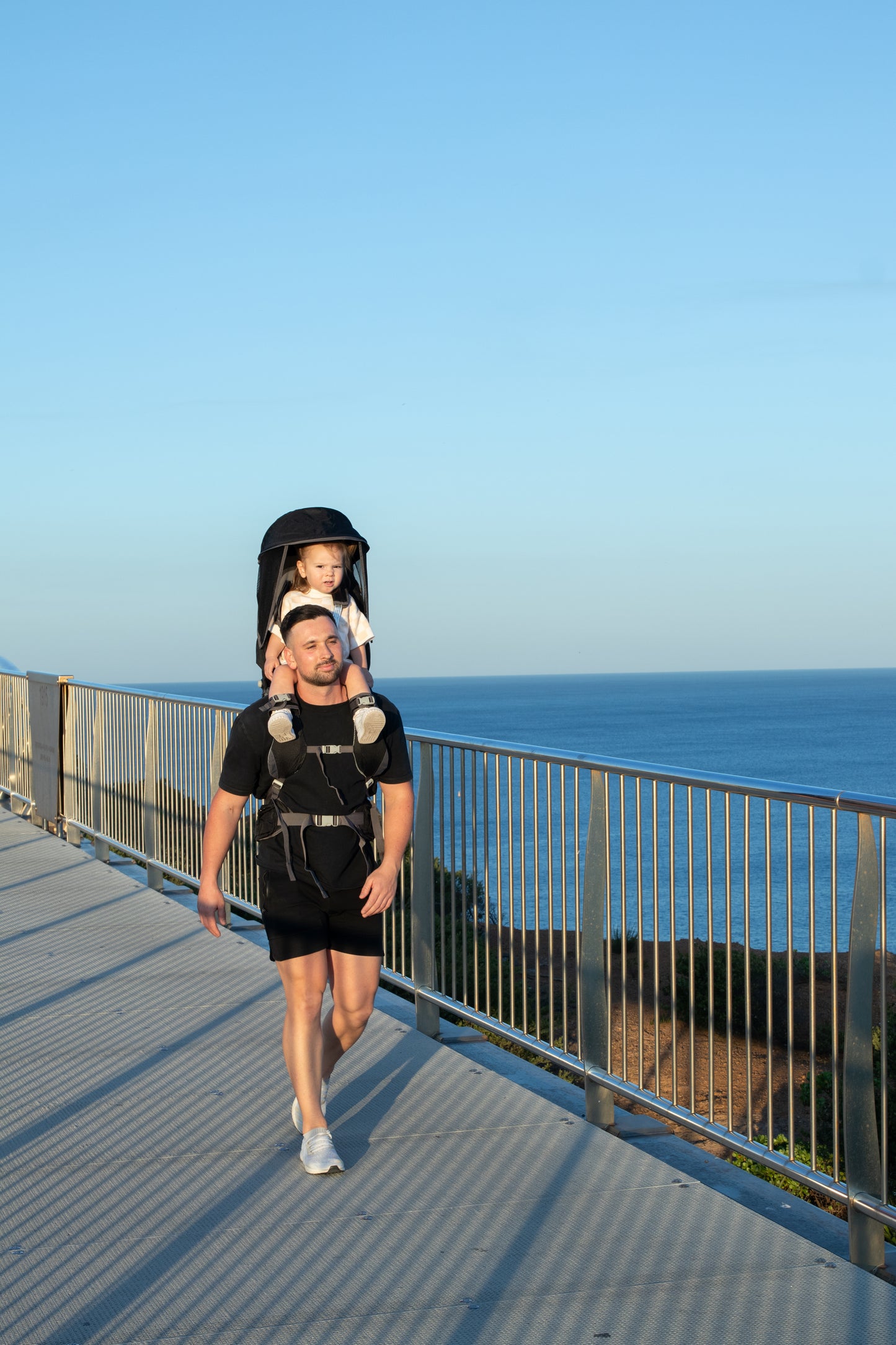 Sunny Seekers Shoulder Carrier