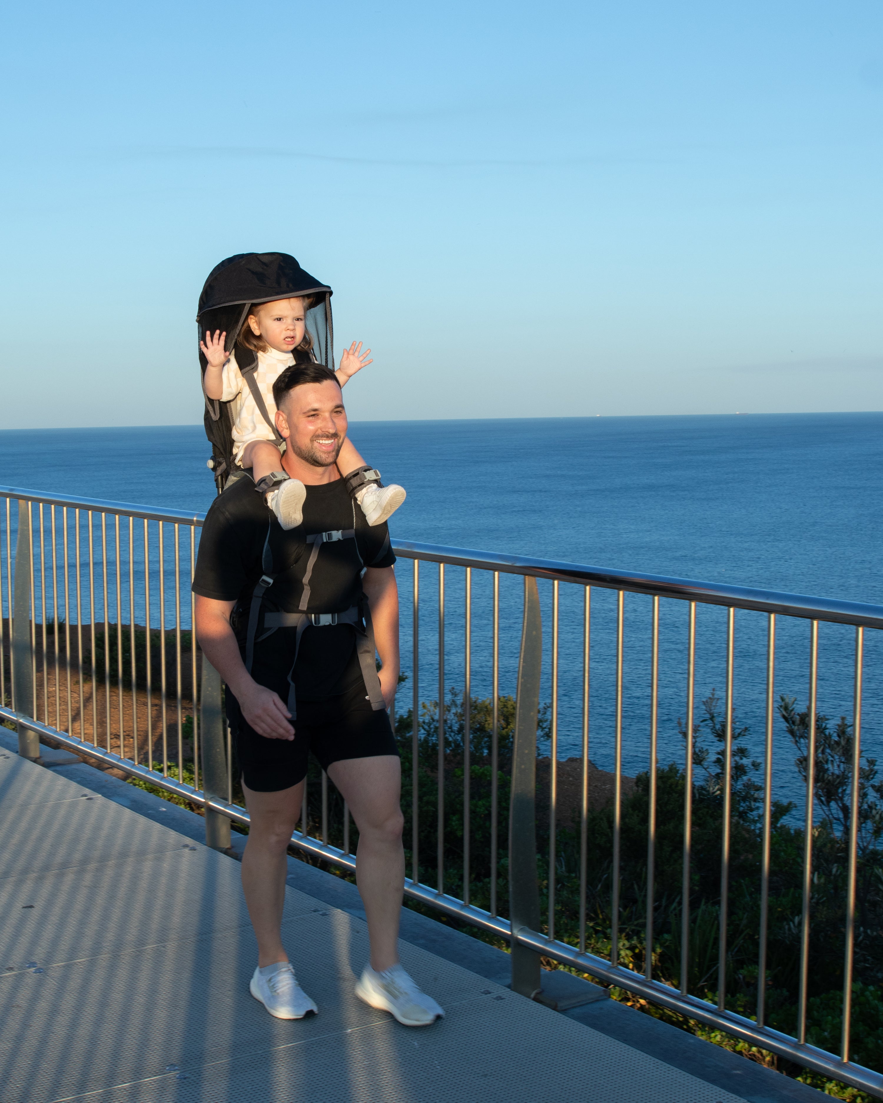 Sunny Seekers Shoulder Carrier